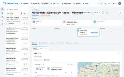Öffne den Auftrag der mehrtägigen Tour. Die Übersicht zeigt beide Reisetage als Abschnitte.