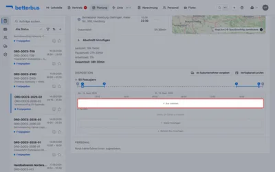 Öffne den Auftrag und scrolle zur „Disposition“. Die Gruppe umfasst 90 Fahrgäste. Klicke auf „Bus zuweisen“.