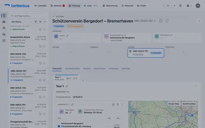 Im Fahrplan der Tour markiert ein Hinweis die betroffene Fahrt. Er steht dort, wo die Zahl entsteht — nicht als Meldung an anderer Stelle.