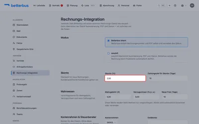 Skonto: Prozentsatz und Zahlungsziel. Beides erscheint automatisch im Zahlungsbedingungs-Text auf der Rechnung und steht später beim Buchen einer Zahlung als Ein-Klick-Abzug bereit.