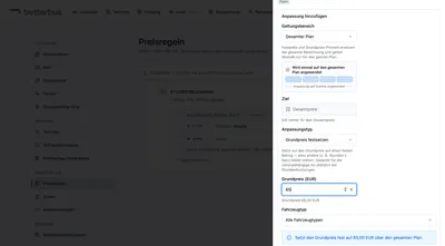 Als Anpassung wählst Du „Grundpreis festsetzen“ mit dem Betrag Deiner An-/Abfahrtspauschale. Dieser Typ ersetzt nur den Grundpreis — die Stunden × Satz bleiben unangetastet. Ein Betrag gilt für alle Fahrzeugtypen; bei Bedarf kannst Du je Typ einen eigenen hinterlegen.