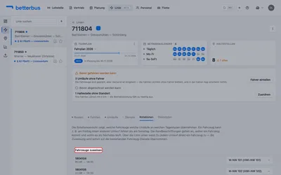 Über die Liste „Fahrzeuge zuweisen“ ordnest Du jedem Umlauf direkt ein Fahrzeug zu. Die Zuweisung wird sofort auf die bestehenden Fahrzeug-Dienste übernommen.