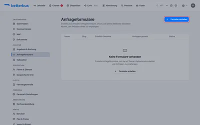 Die Anfrageformulare liegen in den Einstellungen im Abschnitt „Charter“; am schnellsten dort bist Du über das Unternehmensmenü oben rechts. Solange Du keines angelegt hast, ist die Liste leer. Klicke auf „Formular erstellen“ — Du kannst später mehrere führen, etwa eines für Vereinsfahrten und eines für Firmenkunden.