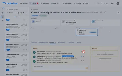 Der zweite Schalter an der Notiz — das Gebäude-Symbol — ist „Mit Kunden teilen“. Freigegeben erscheint die Notiz im Block „Notizen“ der Auftragsbestätigung und im Kundenportal, unabhängig von der Fahrer-Freigabe daneben.