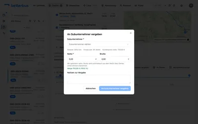 Drei Angaben: wer fährt, was er dafür berechnet, und was er wissen muss. Der Preis wird **netto** gespeichert — brutto rechnet die Software aus dem Steuersatz Deines Unternehmens.