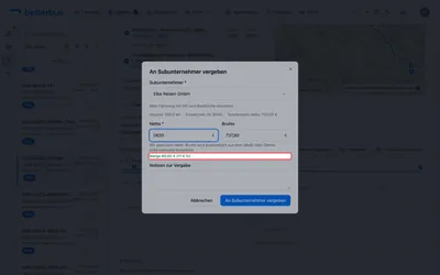 Sobald ein Preis steht, rechnet der Dialog sofort die Marge vor: Kundenpreis minus das, was der Subunternehmer bekommt. Grün, solange sie positiv ist — rot, sobald die Vergabe draufzahlt.