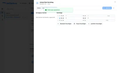 Mit „Speichern“ zieht die App die Dienste des Umlaufs nach: der Vormittags-Dienst endet jetzt 45 Minuten später — und ragt damit in den Nachmittags-Dienst hinein. Genau das meldet das Brett.