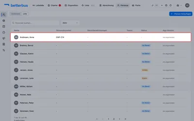 Fertig. Die Person steht in der Tabelle und ist ab sofort disponierbar. Ein Klick auf den Namen klappt ihre Übersicht auf — von dort führt „Vollansicht öffnen“ in die Akte.