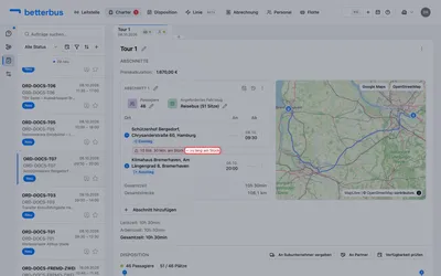 Im Fahrplan der Tour markiert ein Hinweis die betroffene Fahrt. Er steht dort, wo die Zahl entsteht — nicht als Meldung an anderer Stelle.