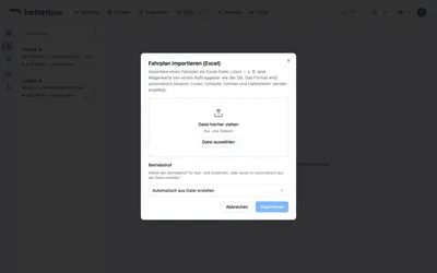 Der Dialog nimmt die Datei per Ziehen oder über „Datei auswählen". Das Format erkennt er selbst — Wagenkarten verschiedener Auftraggeber sind unterschiedlich aufgebaut.