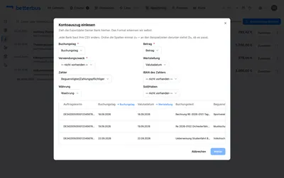 Eine CSV bekommt einen Zwischenschritt: jede Bank benennt ihre Spalten anders, deshalb fragt Betterbus einmal nach. Was es erkennt, ist schon gesetzt — unter der Zuordnung stehen echte Zeilen aus Deiner Datei, damit Du siehst, ob es passt.