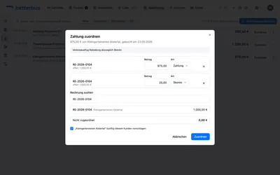 Jetzt stehen zwei Posten da: die Zahlung über 975,00 € und der Skonto über 25,00 €. Zusammen schließen sie die Rechnung — als Geldeingang zählt aber nur die Zahlung, der Skonto läuft auf ein eigenes Konto.
