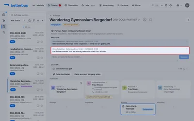 Eine neue Notiz ist ein Satz und ein Klick auf „Senden“. Die eigene Notiz liegt farblich markiert im Faden und trägt ein kleines ✕ — nur die eigenen Worte lassen sich zurücknehmen, die des Partners nicht.